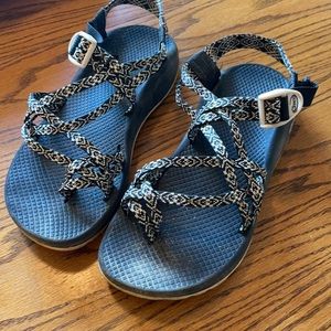 CHACOS WOVEN STRAP DURABLE COMFORT AND STYLE SPRING SUMMER RIVER SANDALS